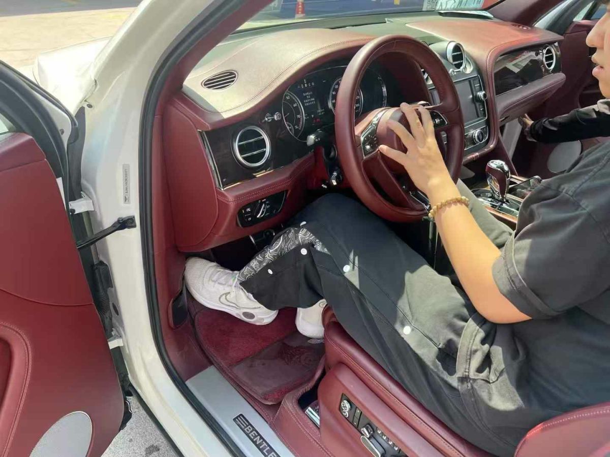 賓利 添越  2018款 4.0T V8圖片