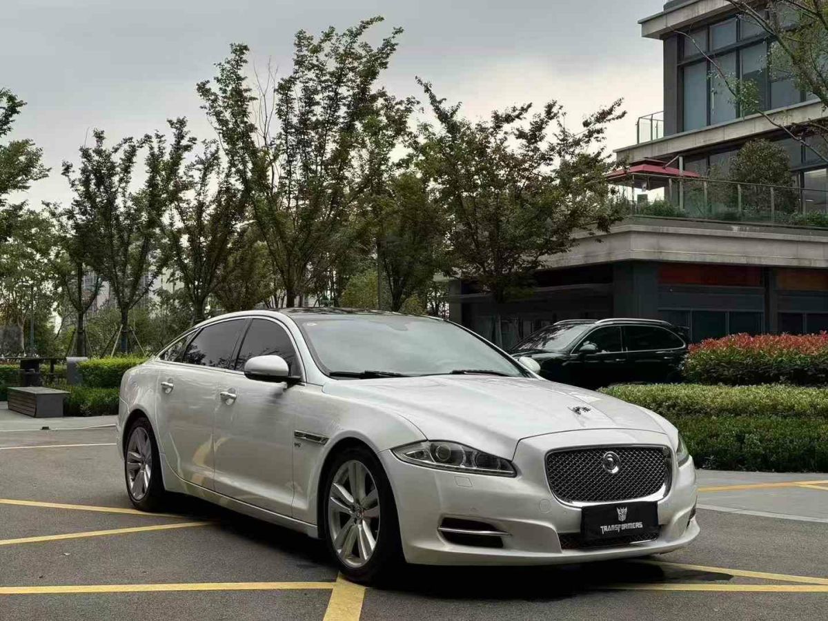 2015年1月捷豹 XE  2015款 2.0T 240PS R-Sport