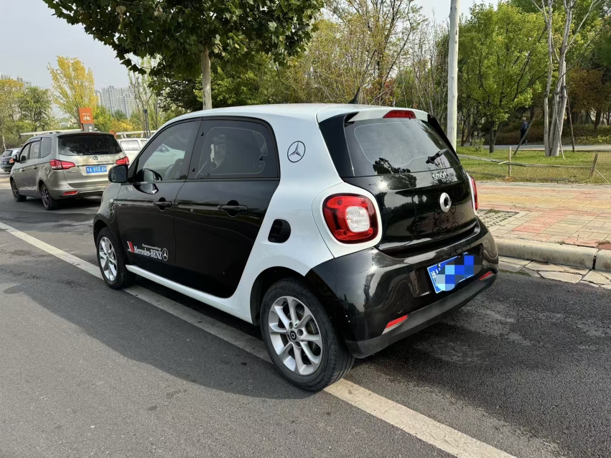 smart forfour  2016款 1.0L 52千瓦靈動版圖片