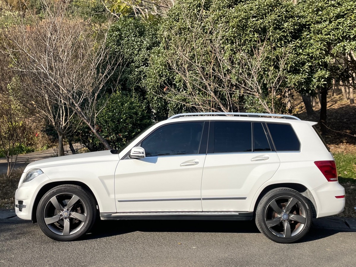 奔馳 奔馳GLK級  2015款 GLK 300 4MATIC 時(shí)尚型 極致版圖片