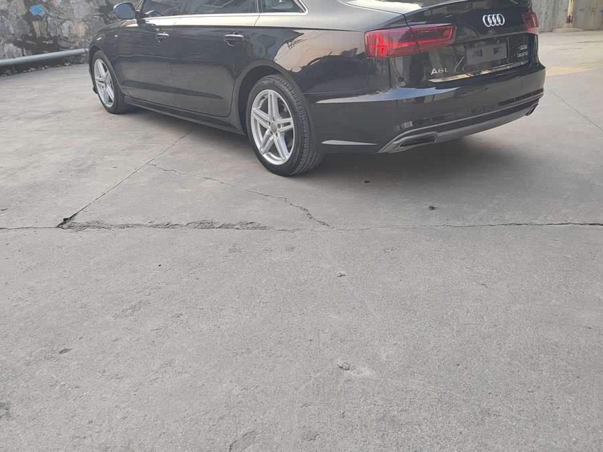 奧迪 奧迪Q3  2018款 30周年年型 30 TFSI 風尚型圖片