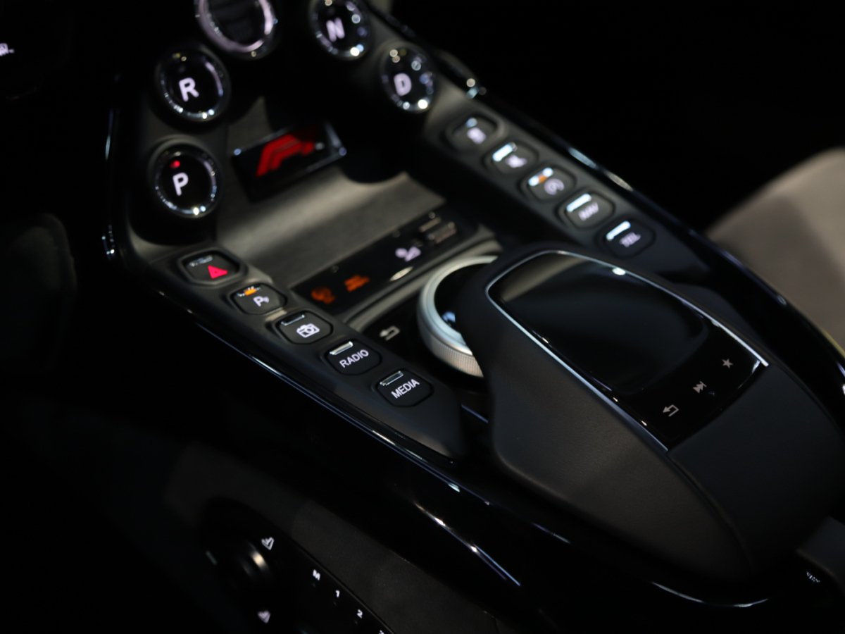 阿斯顿·马丁 V8 Vantage  2021款 F1 Edition Coupe图片