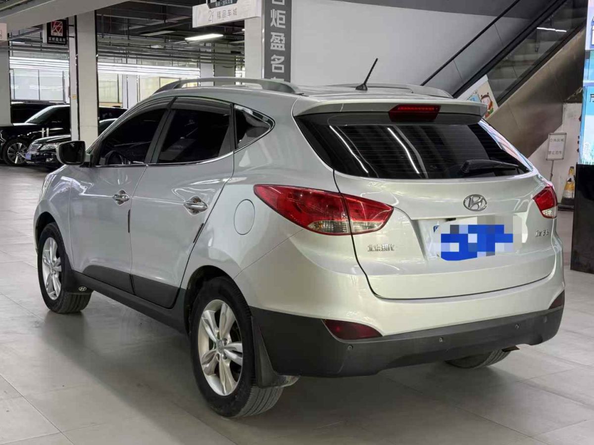 現(xiàn)代 ix35  2012款 2.0 GLS 四驅(qū)尊貴導(dǎo)航版圖片