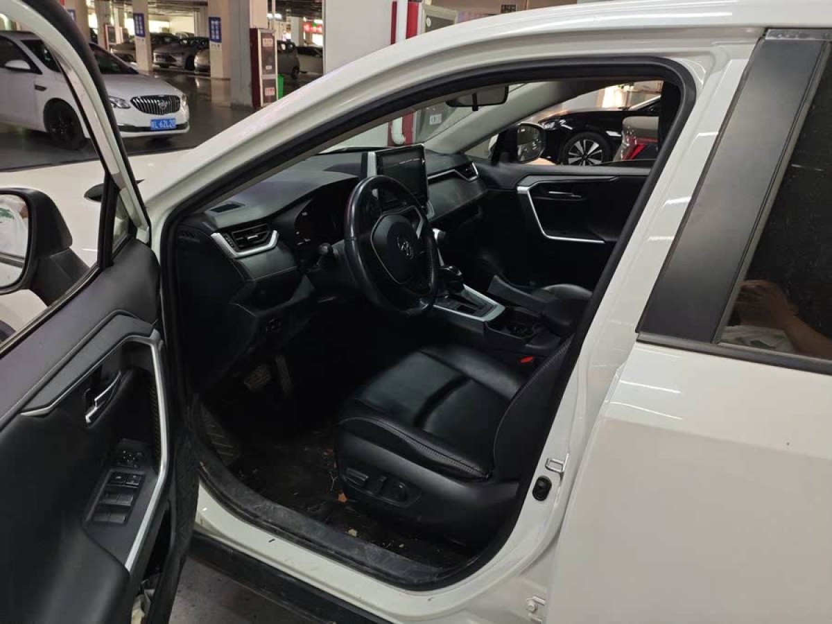 豐田 RAV4榮放  2020款 2.0L CVT四驅(qū)風(fēng)尚PLUS版圖片