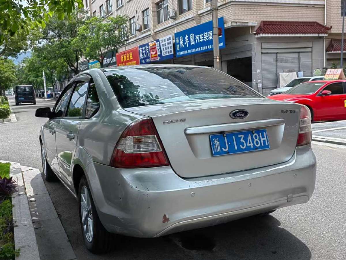 福特 ?？怂? 2012款 兩廂經(jīng)典 1.8L 自動時尚型圖片