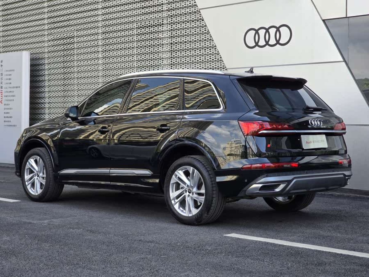 奧迪 奧迪Q7  2023款 45 TFSI quattro S line運(yùn)動(dòng)型圖片