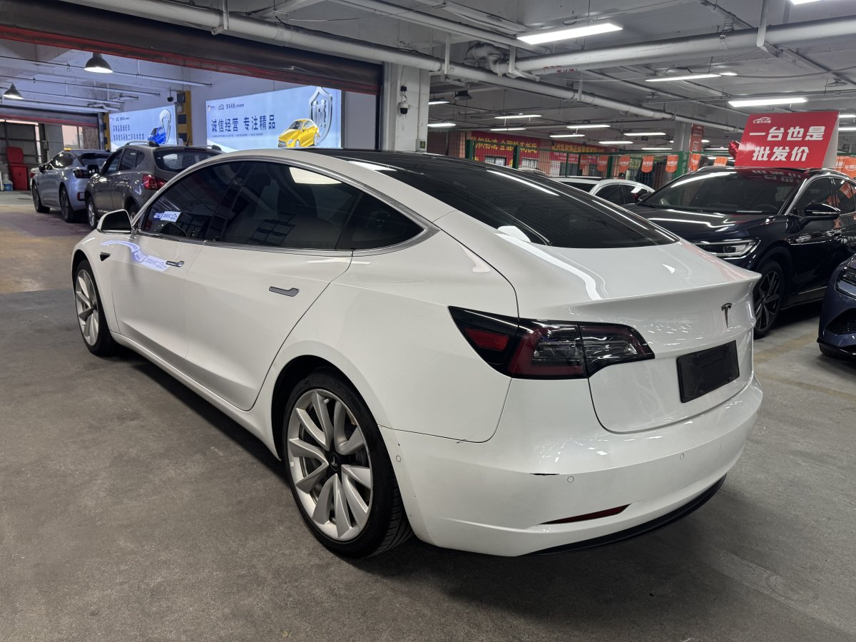 特斯拉 Model 3  2019款 標(biāo)準(zhǔn)續(xù)航后驅(qū)升級(jí)版圖片