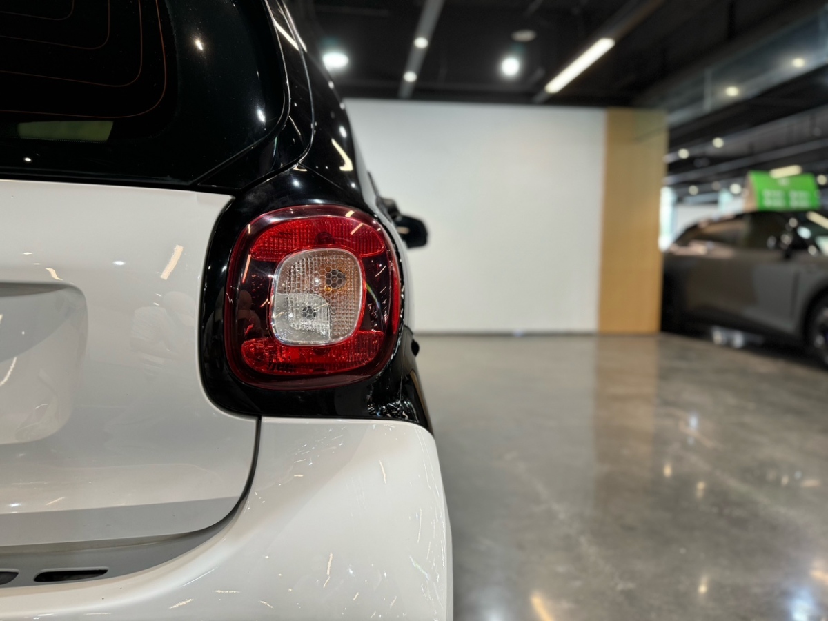 smart fortwo  2015款 1.0L 52千瓦硬顶灵动版图片