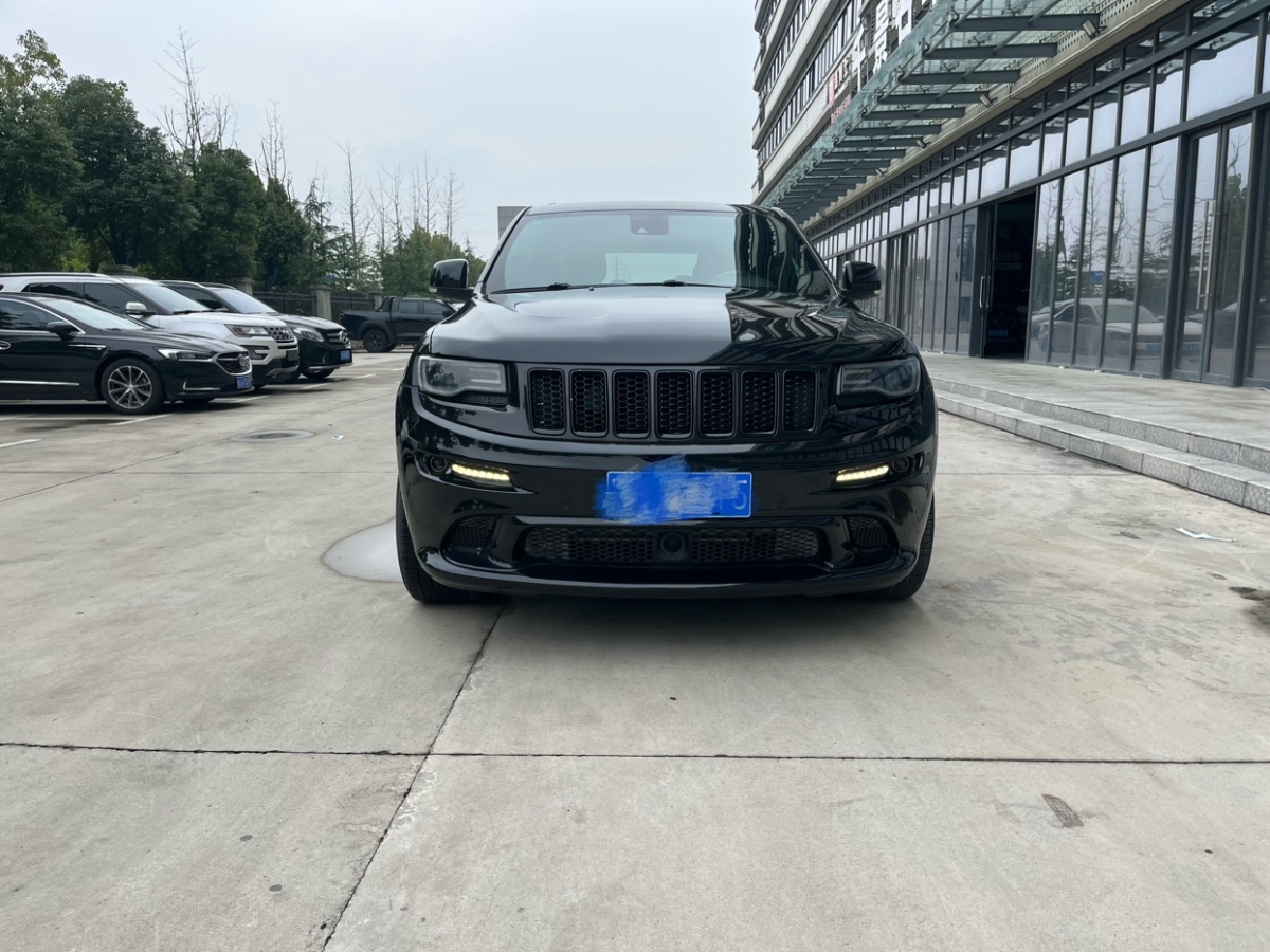 Jeep 大切诺基 SRT  2013款 6.4L SRT8 炫黑版图片