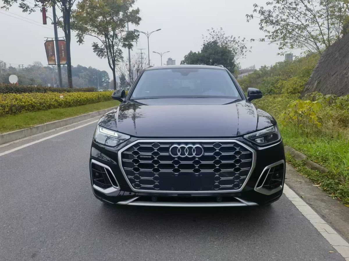 奧迪 奧迪Q5 e-tron  2022款 40 e-tron 星耀型 機(jī)甲套裝圖片