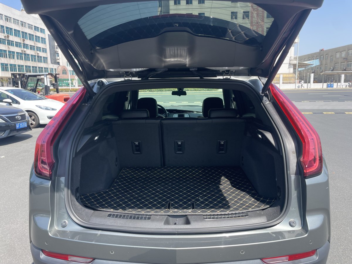 凱迪拉克 XT4  2024款 28T 兩驅(qū)豪華型圖片