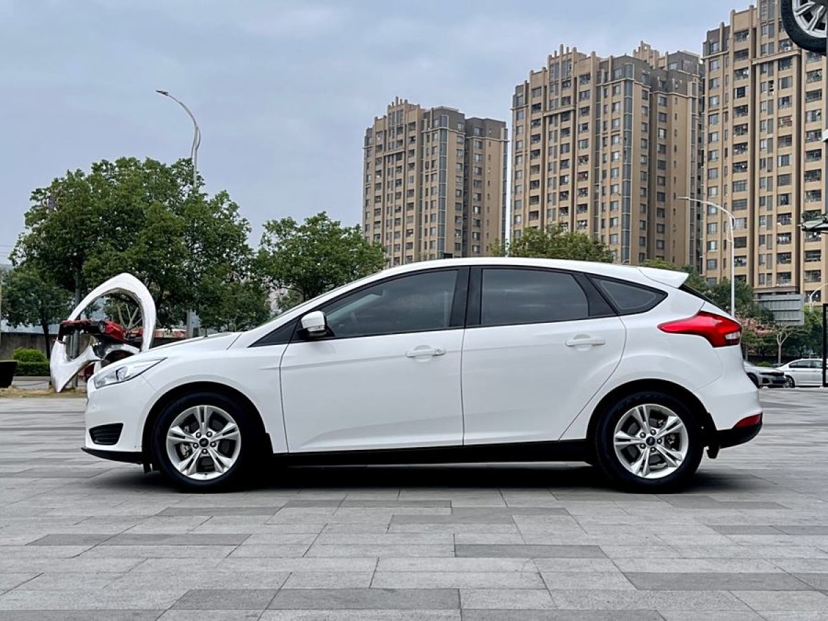 福特 ?？怂? 2018款 兩廂經(jīng)典 1.6L 自動舒適型智行版圖片