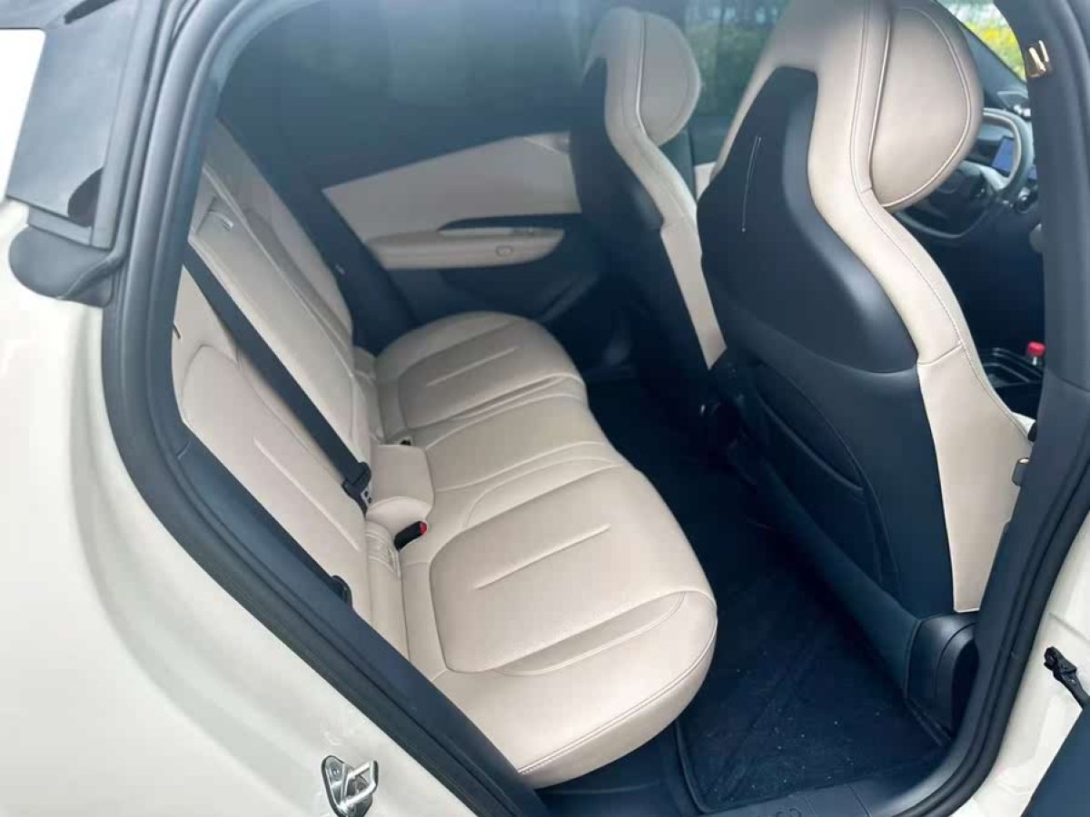 領(lǐng)克 領(lǐng)克Z10  2025款 71kWh 602km后驅(qū)Pro圖片