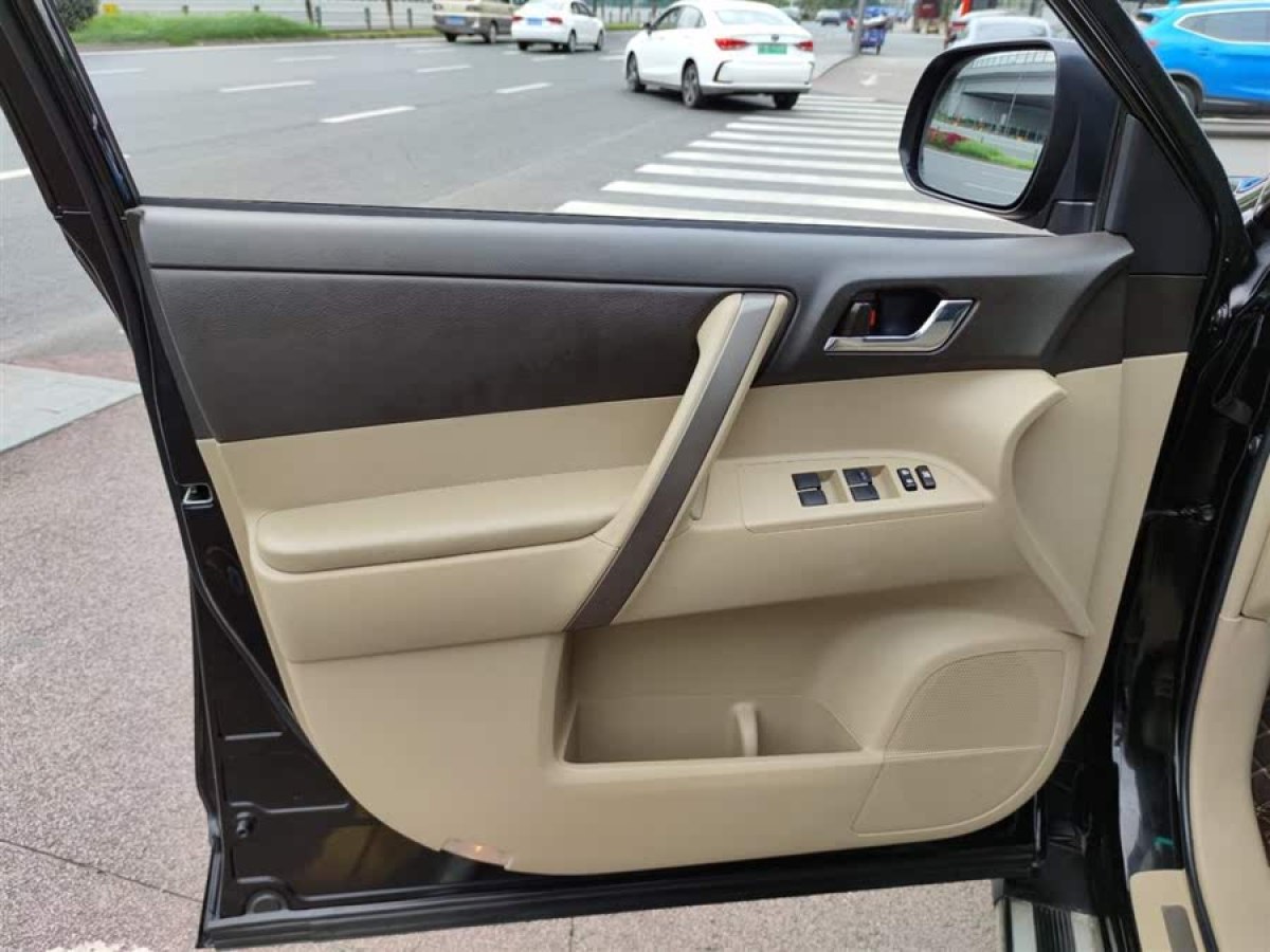 豐田 漢蘭達(dá)  2012款 2.7L 兩驅(qū)7座豪華版圖片