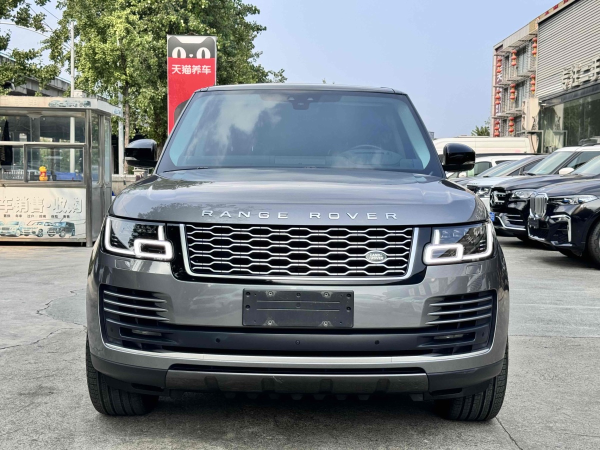 路虎 揽胜  2022款 3.0 L6 400PS 传世加长经典版图片