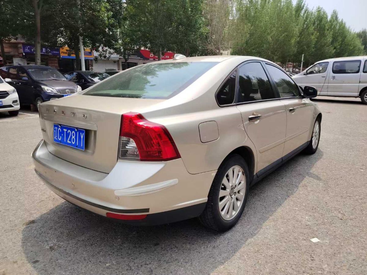 沃爾沃 S40  2010款 2.0L 手動標(biāo)準(zhǔn)型圖片