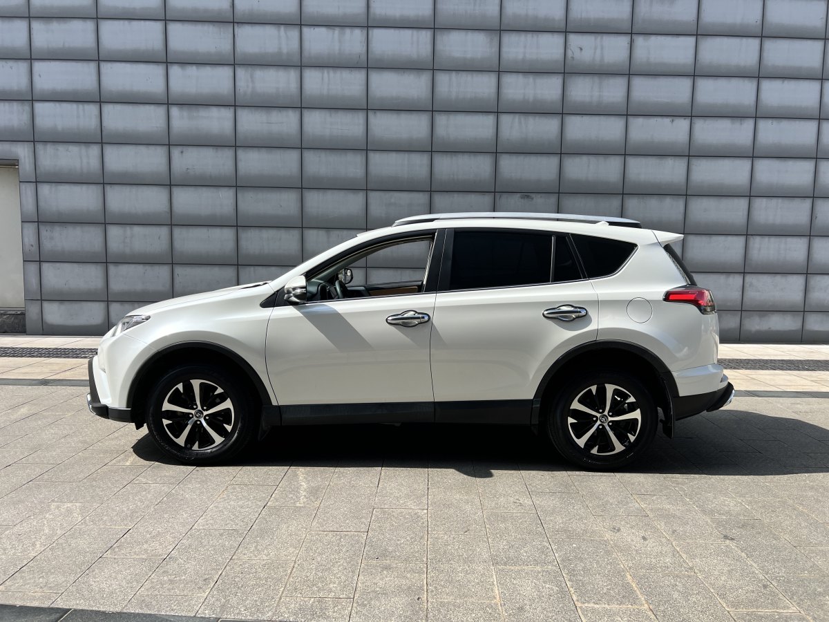 2017年6月豐田 RAV4  2016款 榮放 2.0L CVT兩驅(qū)都市版