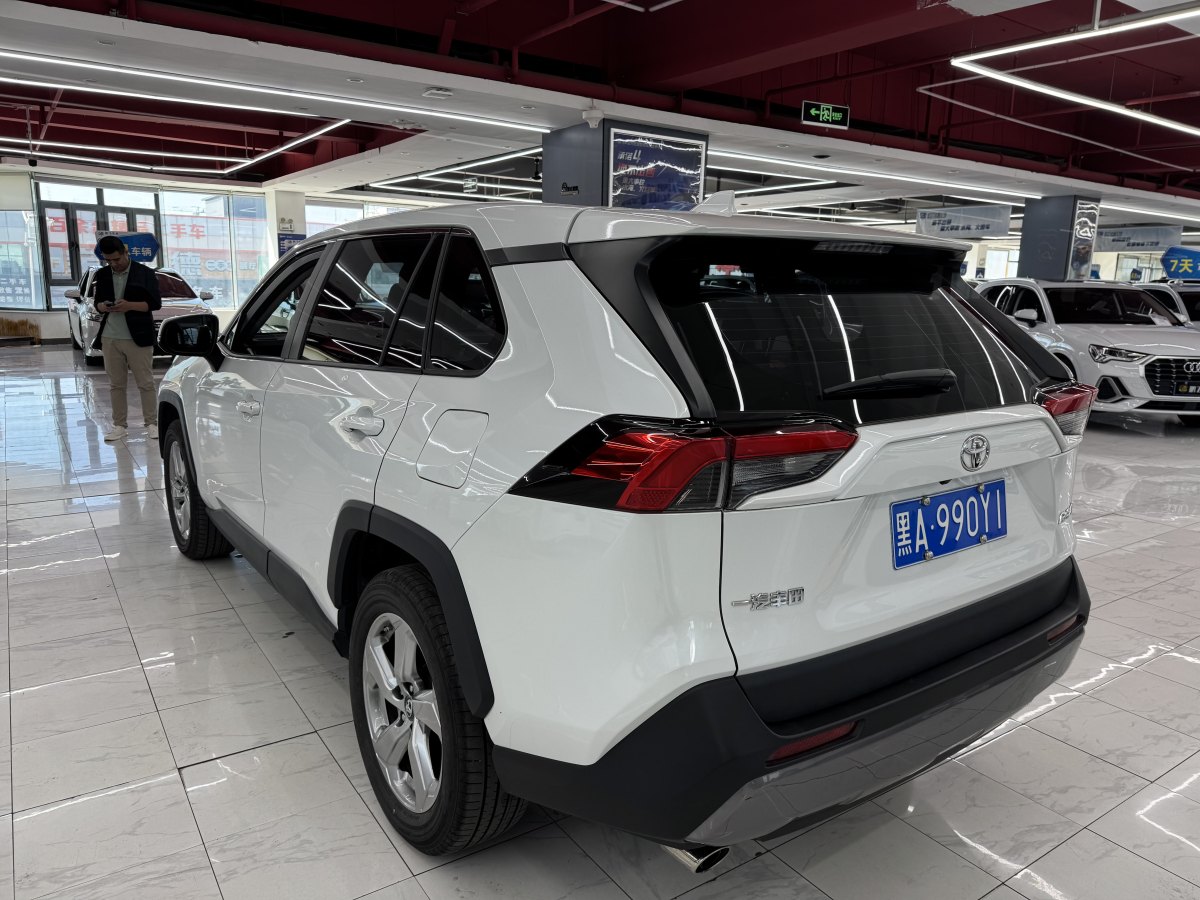 豐田 RAV4  2018款 榮放 2.0L CVT兩驅(qū)風(fēng)尚版圖片