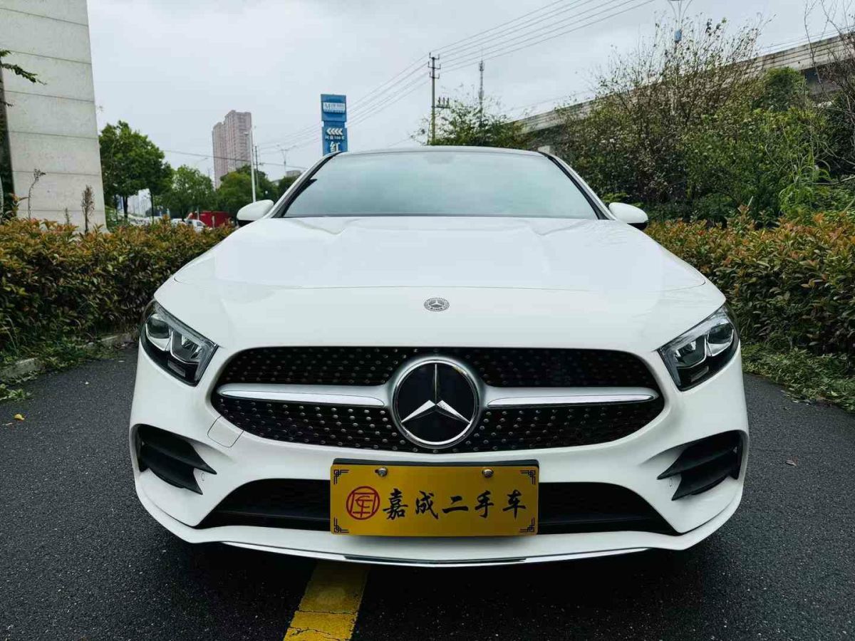 2019年10月奔馳 奔馳A級  2019款  A 220 L 4MATIC 運動轎車