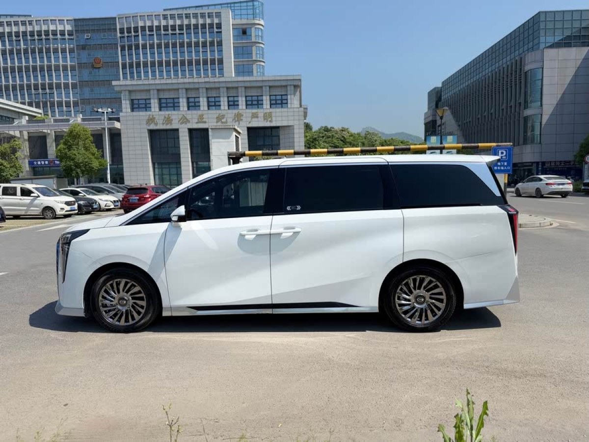廣汽傳祺 M8  2023款 宗師系列 雙擎 御尊圖片