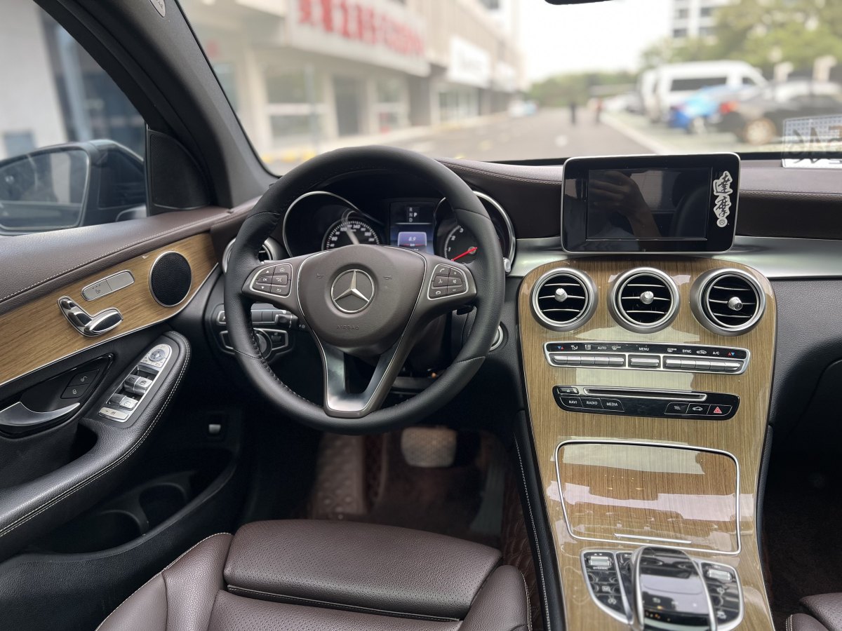 奔馳 奔馳GLC  2021款 GLC 260 4MATIC 轎跑SUV圖片