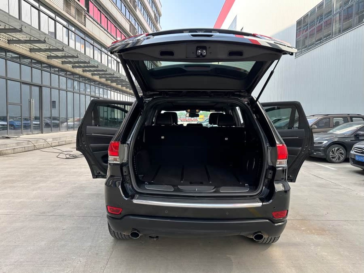 Jeep 大切諾基  2015款 3.0TD 柴油 舒享導(dǎo)航版圖片