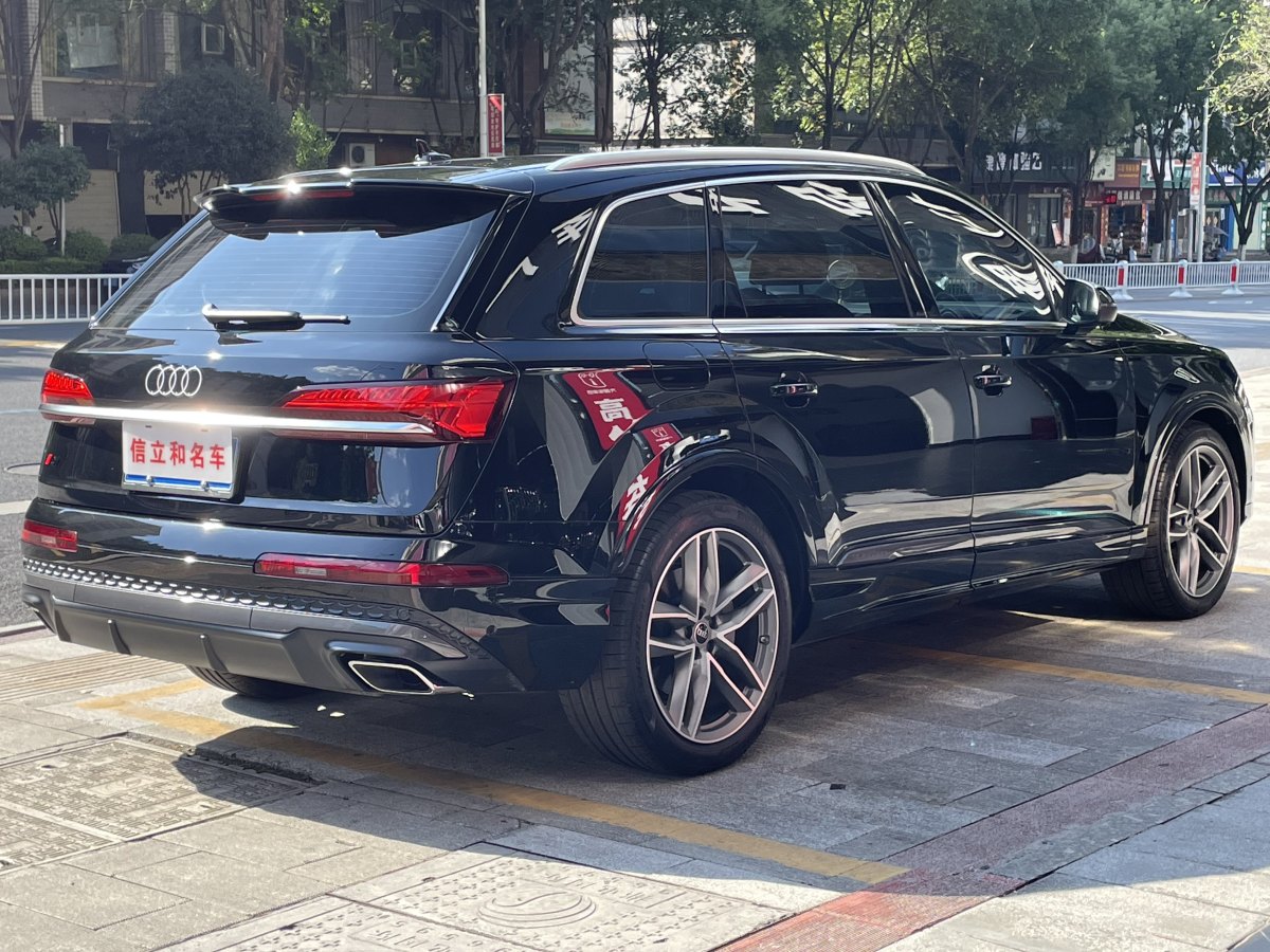 奧迪 奧迪Q7  2023款 45 TFSI quattro S line運(yùn)動(dòng)型圖片