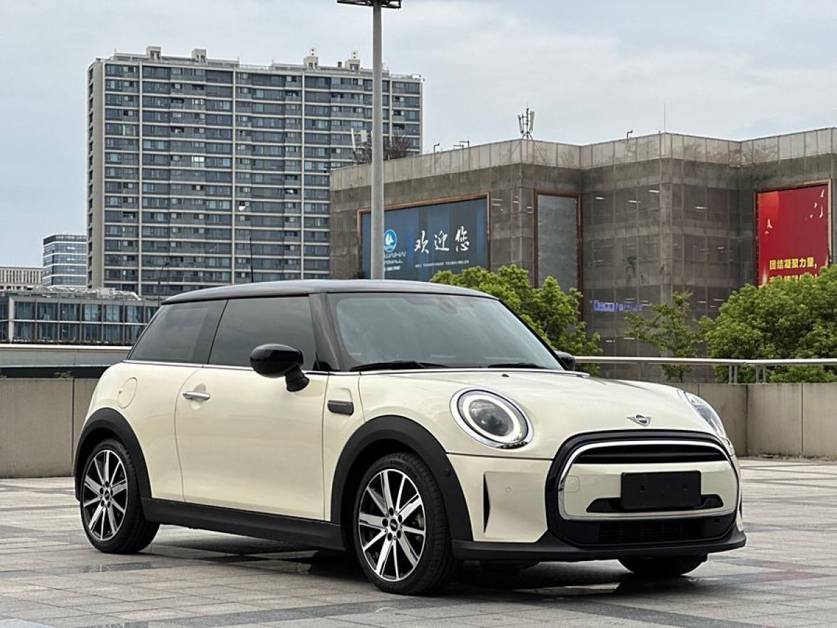 MINI MINI  2022款 改款 1.5T COOPER 藝術(shù)家圖片