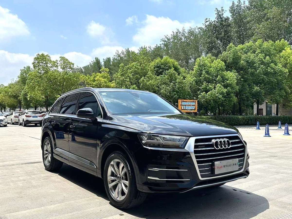 2018年8月奧迪 奧迪Q7  2018款 40 TFSI S line運(yùn)動(dòng)型