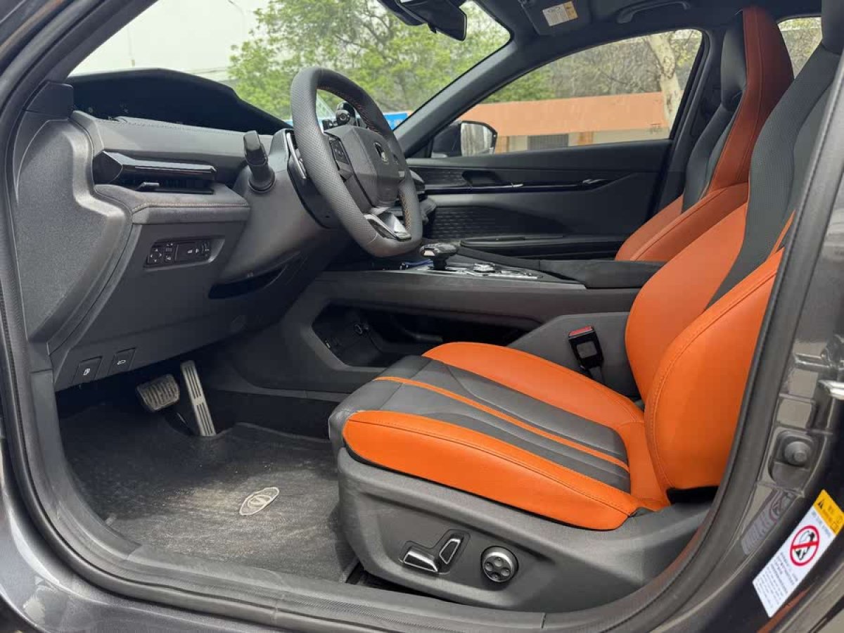 長(zhǎng)安 長(zhǎng)安UNI-V  2024款 1.5T 尊貴運(yùn)動(dòng)型圖片