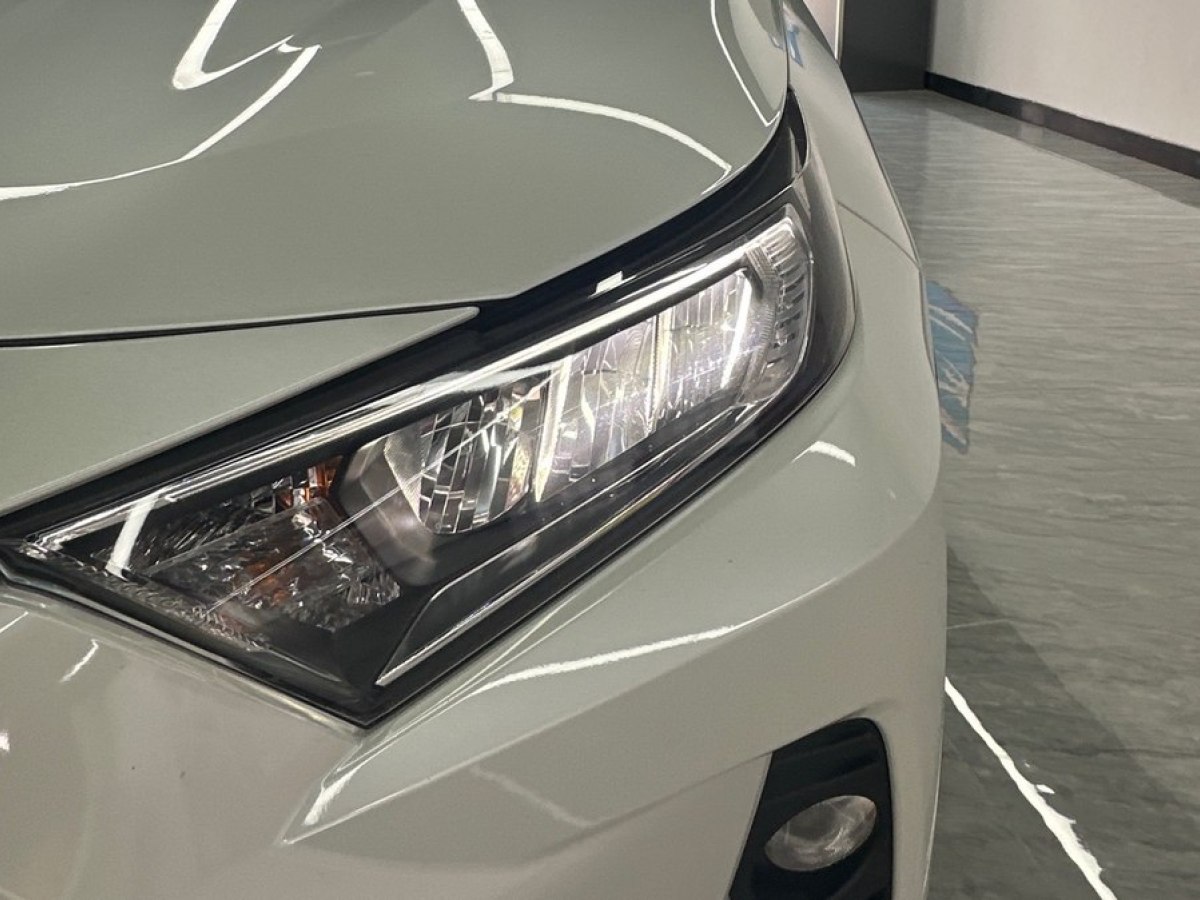 丰田 RAV4荣放  2021款 2.0L CVT两驱风尚版图片