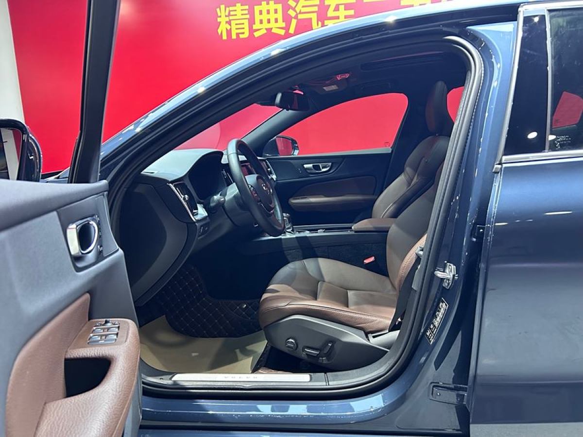 沃爾沃 S60L  2021款 T4 智逸豪華版圖片