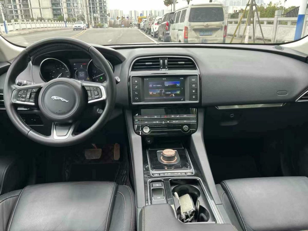 捷豹 XE  2018款 2.0T 200PS 兩驅R-Sport運動版圖片