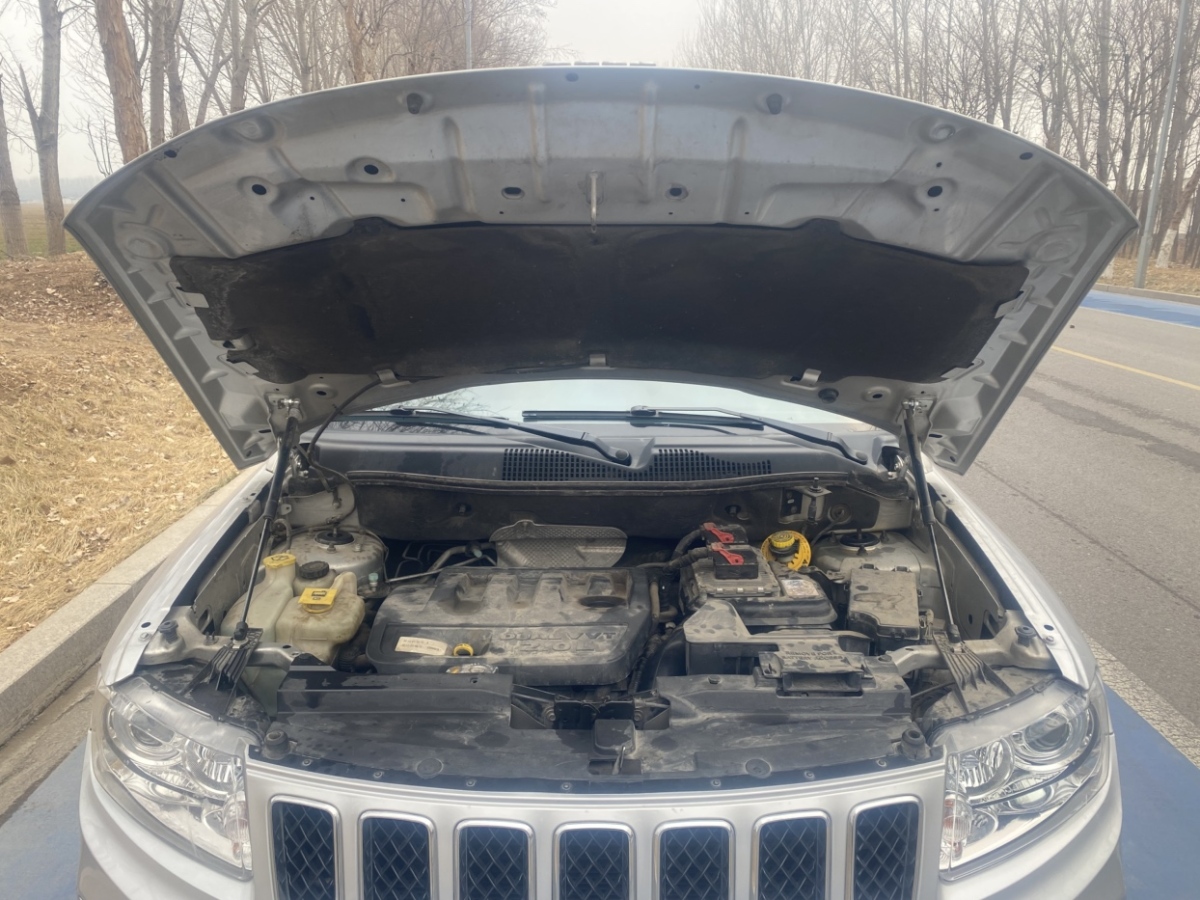 Jeep 指南者  2012款 2.0L 兩驅(qū)運動版圖片