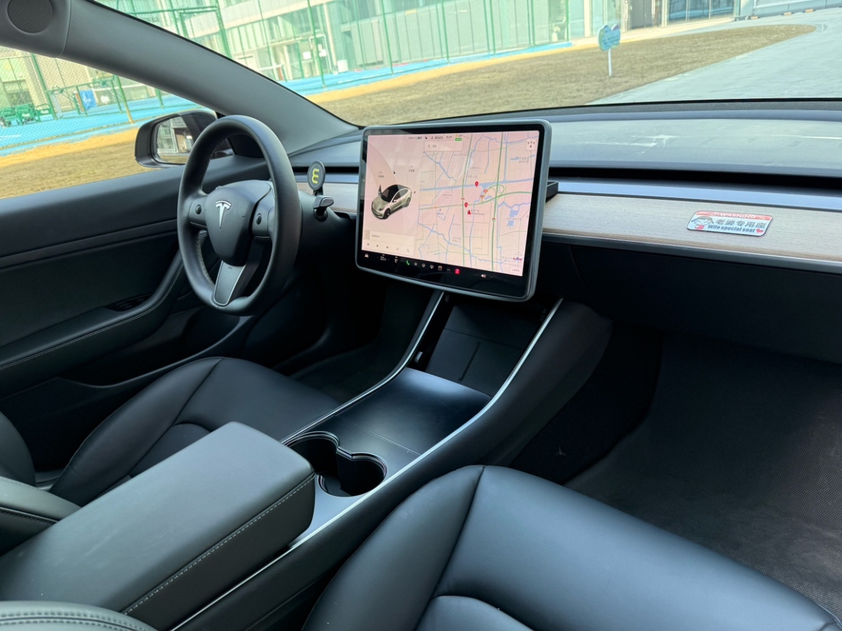 特斯拉 Model 3  2019款 標(biāo)準(zhǔn)續(xù)航后驅(qū)升級版圖片