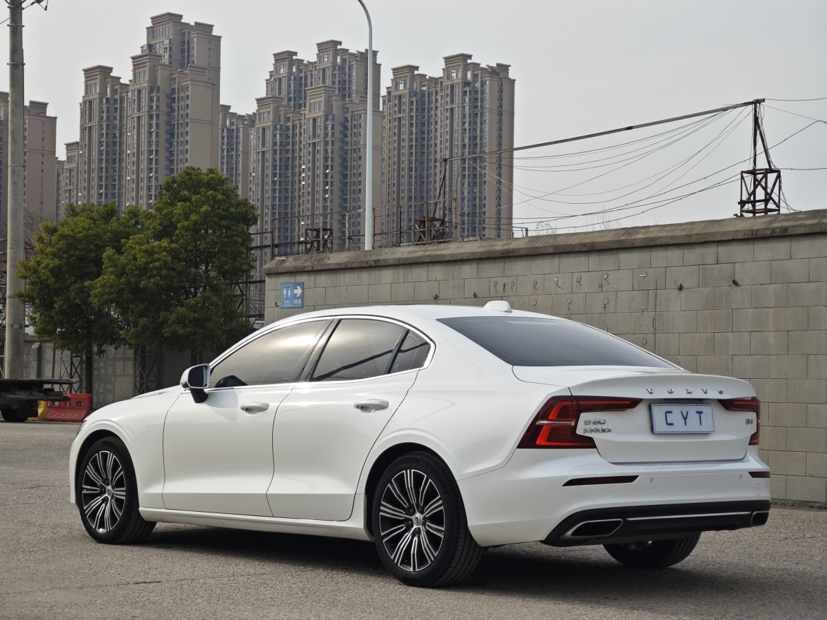 2022年4月沃爾沃 S60L  2022款 B4 智遠(yuǎn)豪華版