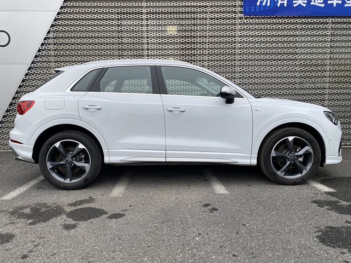 奧迪 奧迪Q3  2019款  35 TFSI 時尚動感型圖片