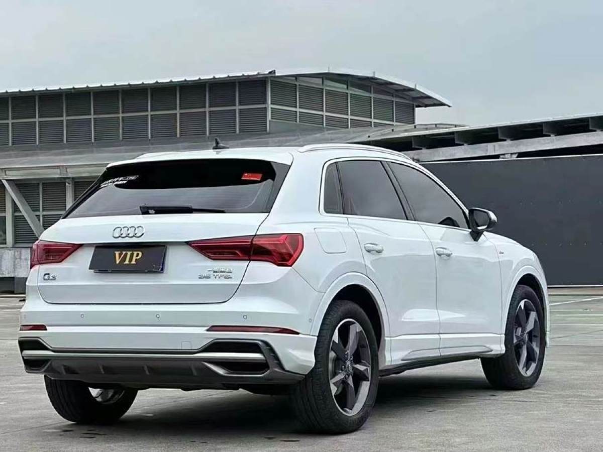 奧迪 奧迪Q3  2022款 35 TFSI 進(jìn)取動(dòng)感型圖片