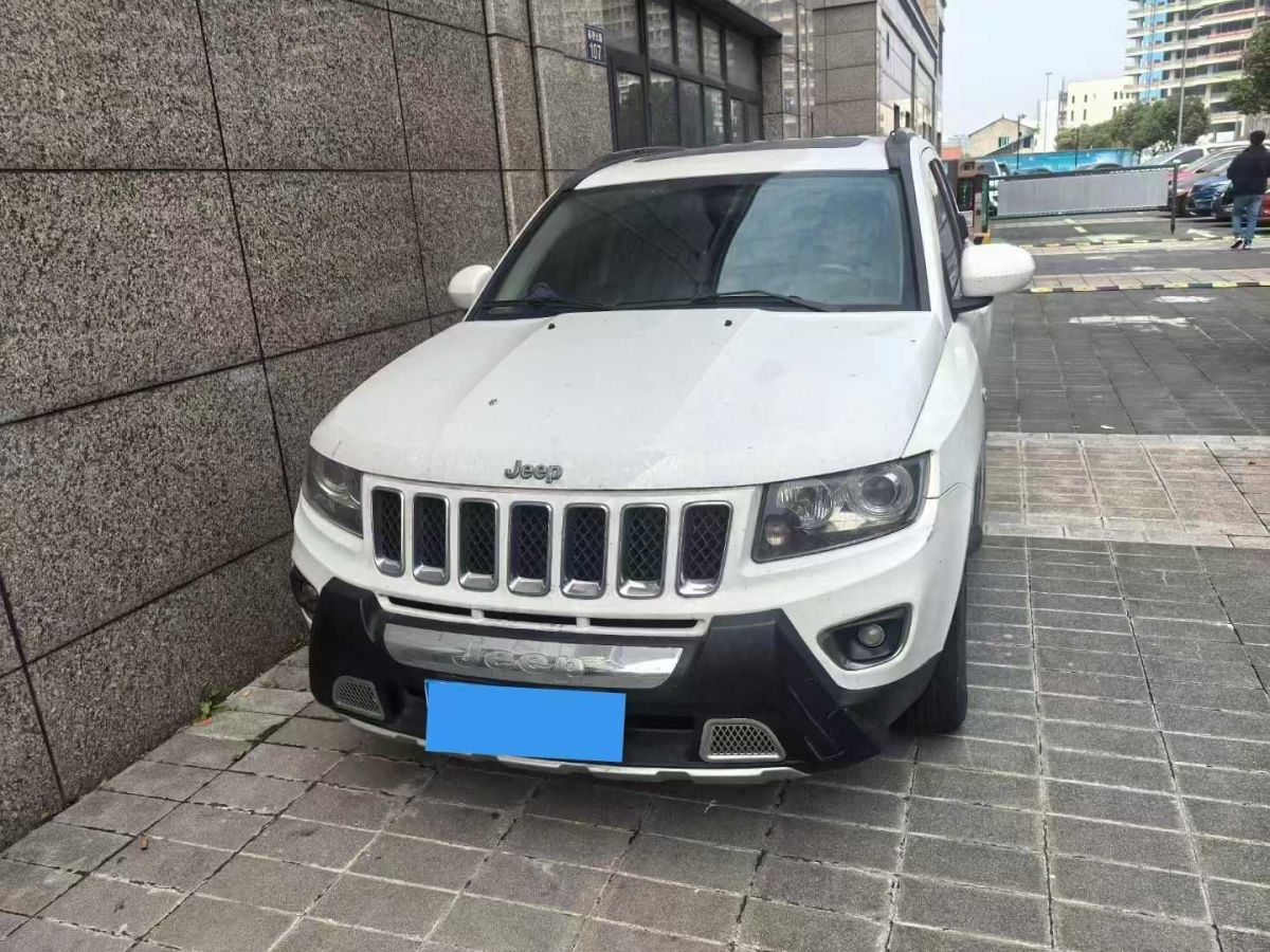 2015年8月Jeep 指南者  2015款 2.0L 兩驅(qū)豪華版