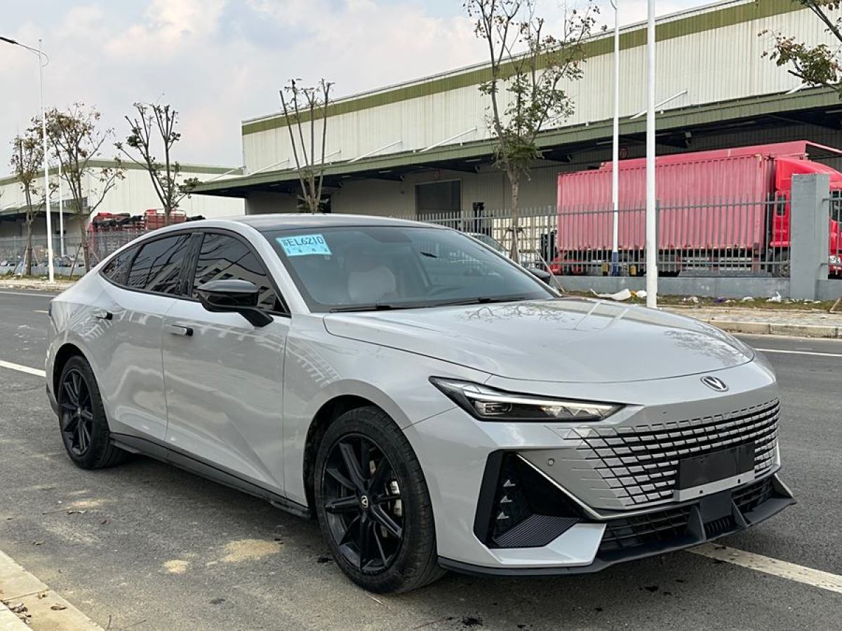 長(zhǎng)安 長(zhǎng)安UNI-V  2022款 1.5T 尊貴型圖片