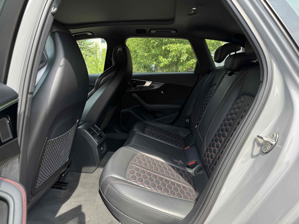 2021年3月奧迪 奧迪RS 4  2023款 RS4 Avant 暗金版