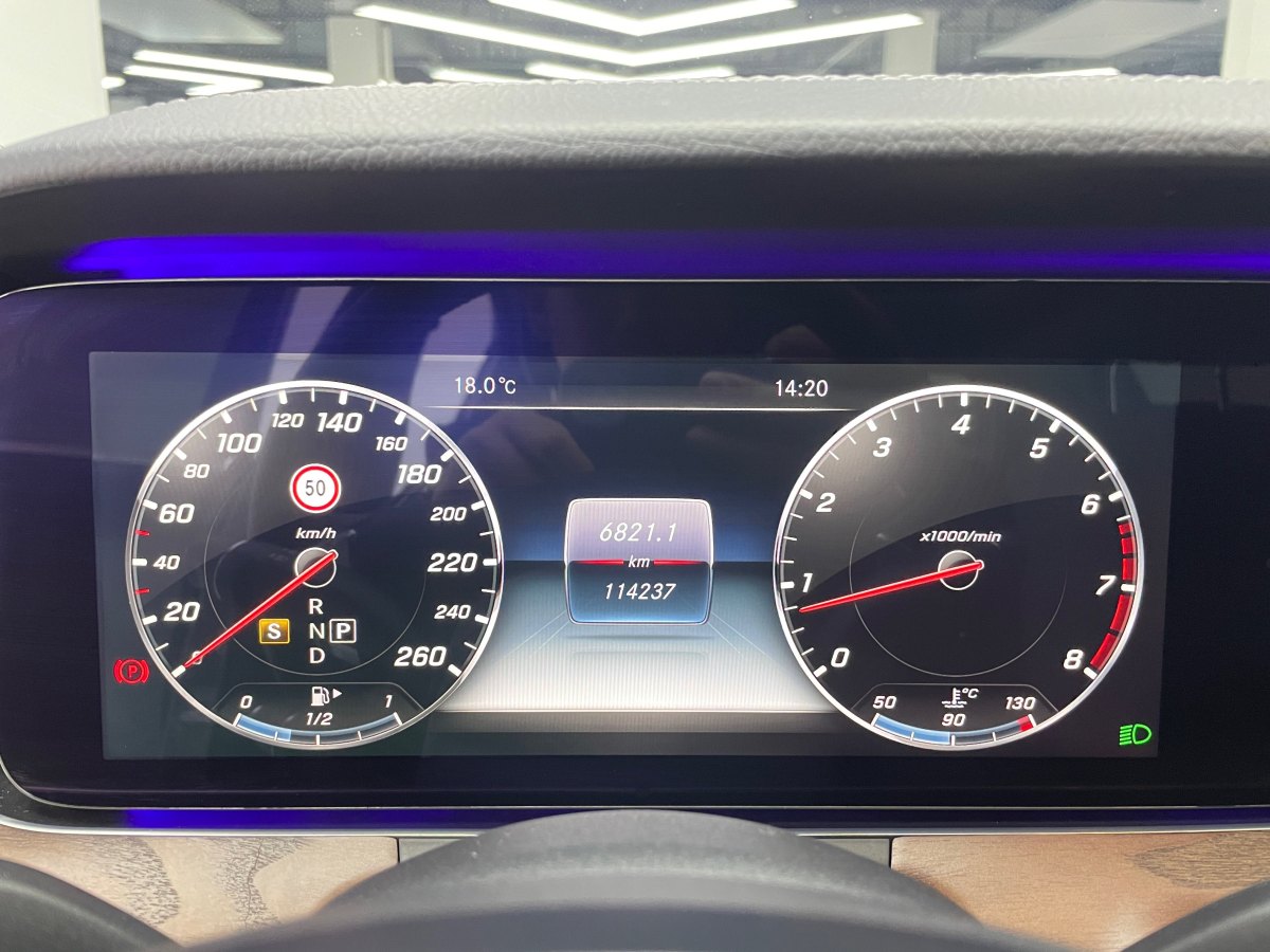 奔驰 奔驰E级  2016款 E 300 L 豪华型图片