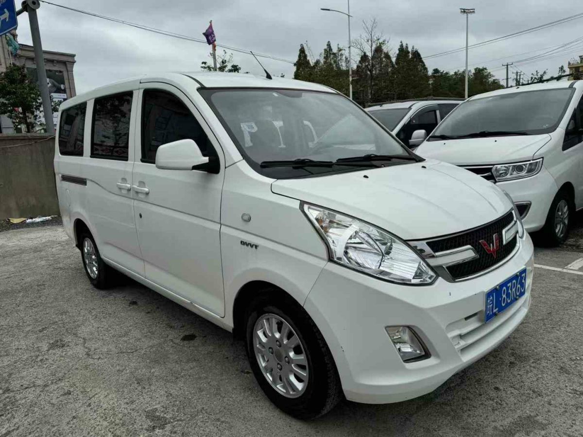 五菱 五菱榮光V  2019款  1.2L廂式運(yùn)輸車實(shí)用型圖片