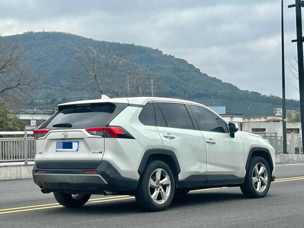 2021年2月豐田 RAV4  2018款 榮放 2.0L CVT兩驅(qū)風(fēng)尚版