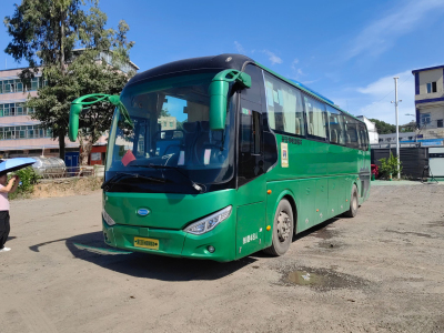 多臺48座有中門安全門開沃6117氣囊旅游車圖片