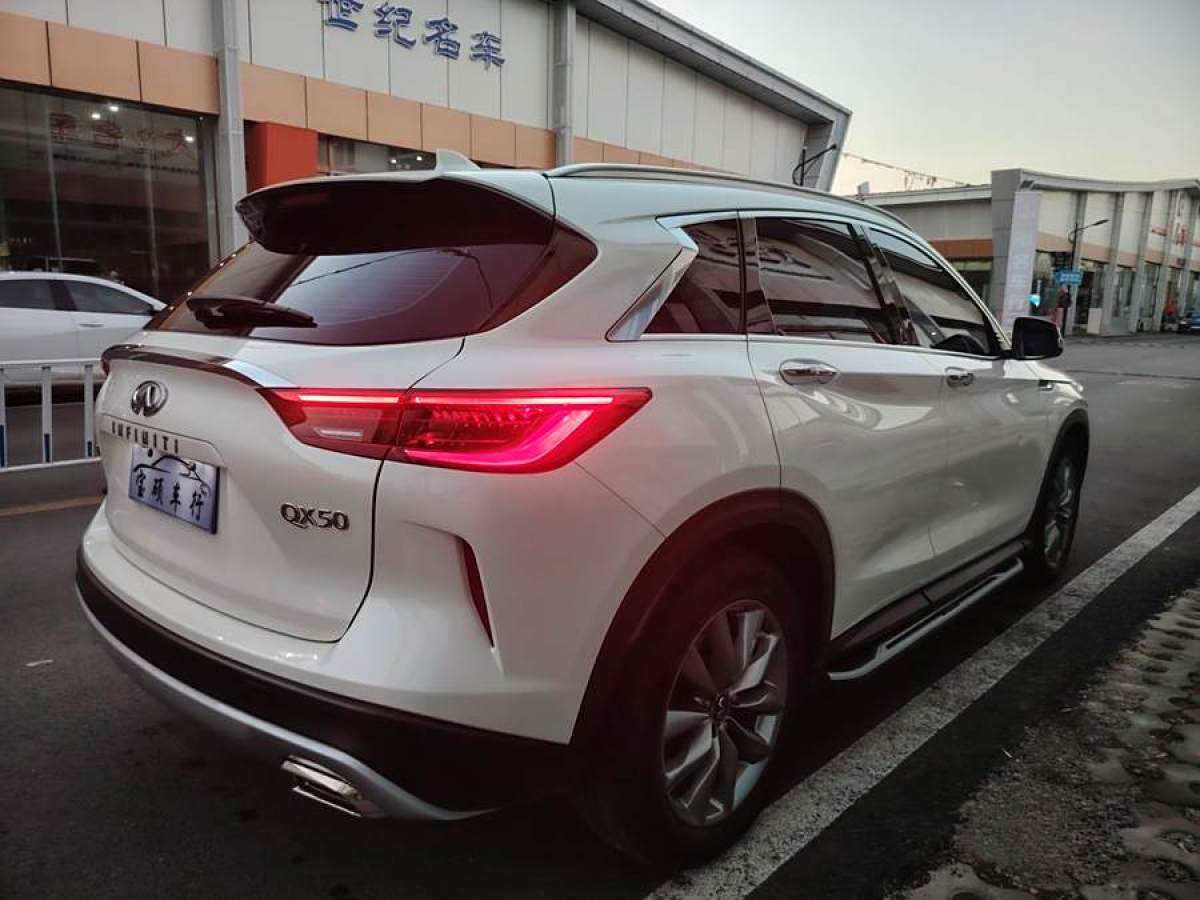 英菲尼迪 QX50  2022款 2.0T 兩驅(qū)時尚版圖片