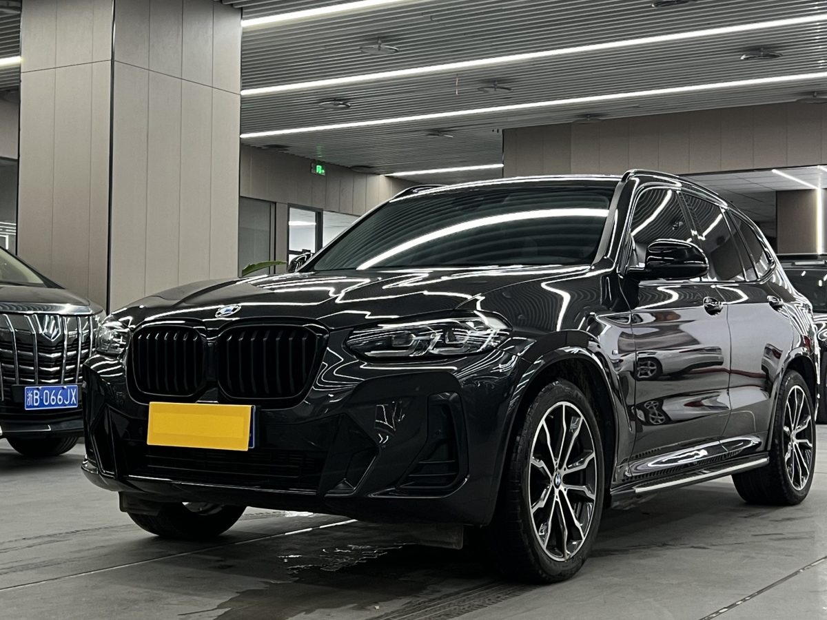 寶馬 寶馬X3  2022款 xDrive30i 領(lǐng)先型 M曜夜套裝圖片