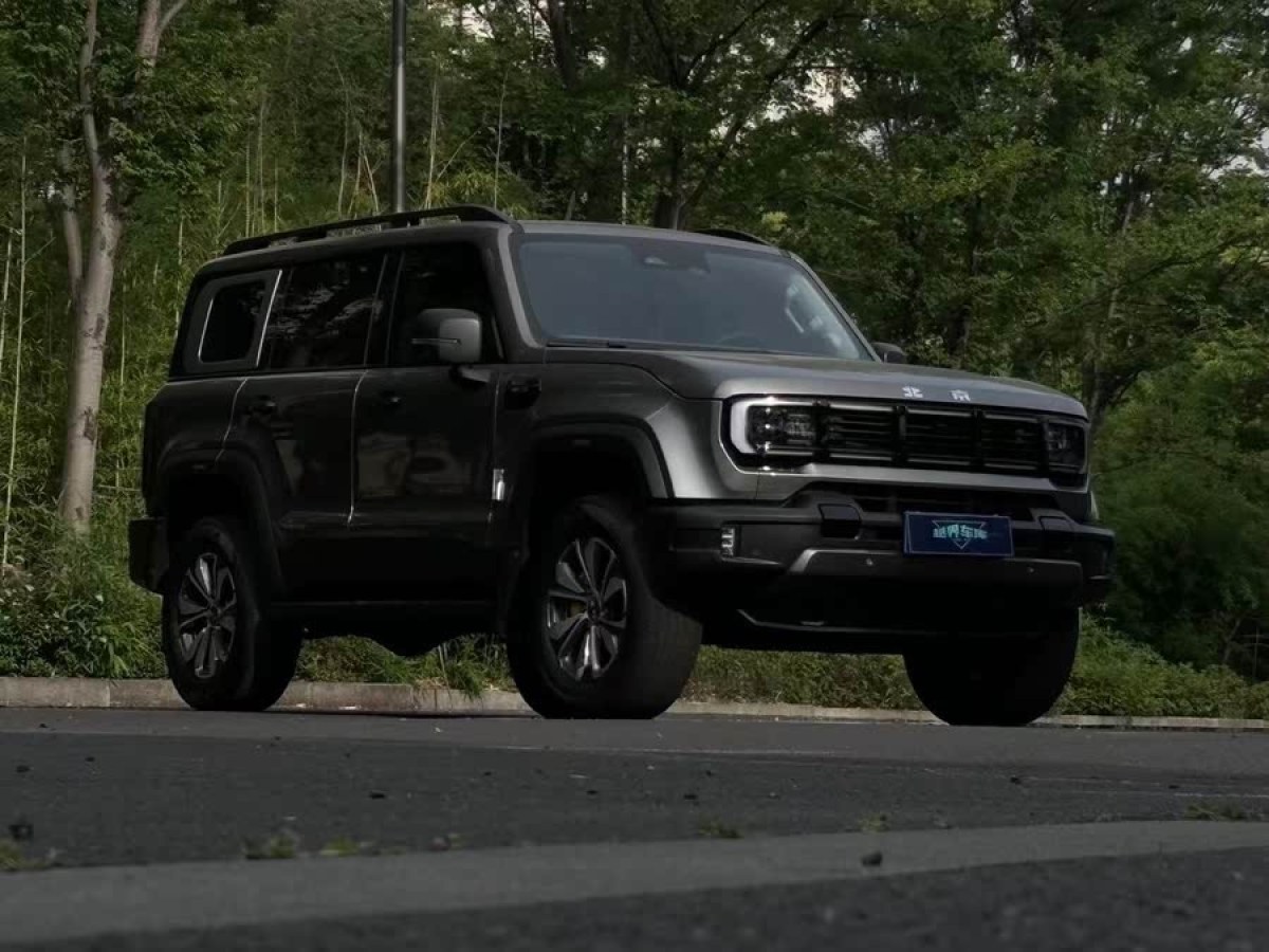 北京 BJ40  2024款 2.0T 城市獵人版 至尊型圖片