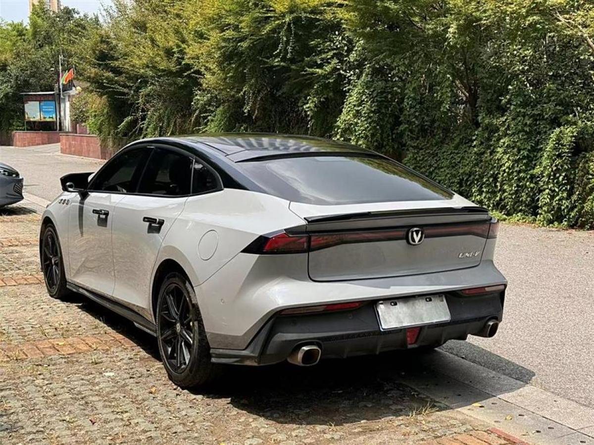 長(zhǎng)安 長(zhǎng)安UNI-V  2022款 1.5T 尊貴型圖片