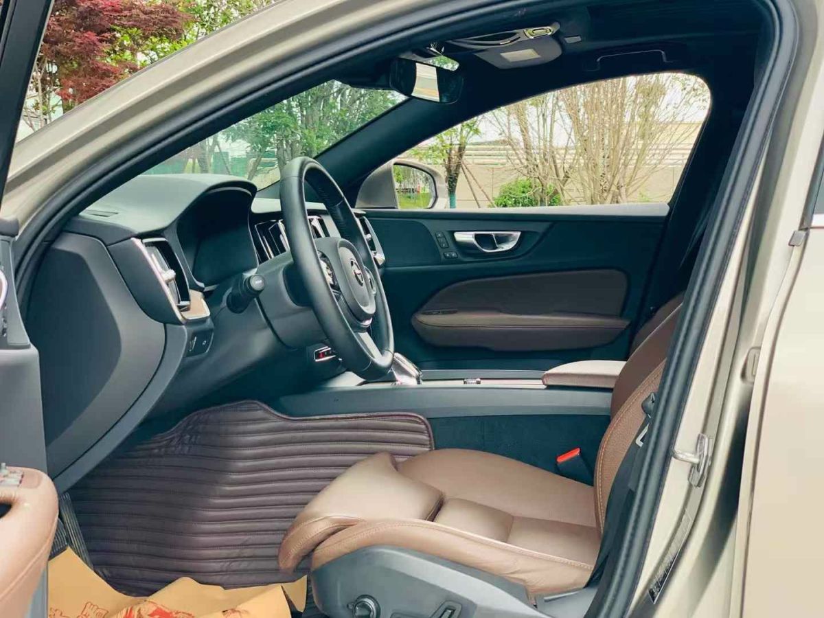 沃爾沃 S60L  2022款 B3 智行豪華版圖片
